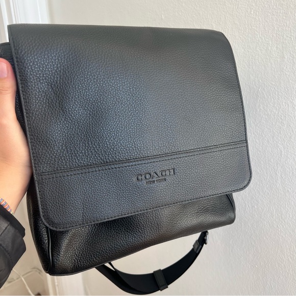 New with tags, Leather Coach map bag. Beautiful and practical! - Picture 12 of 13